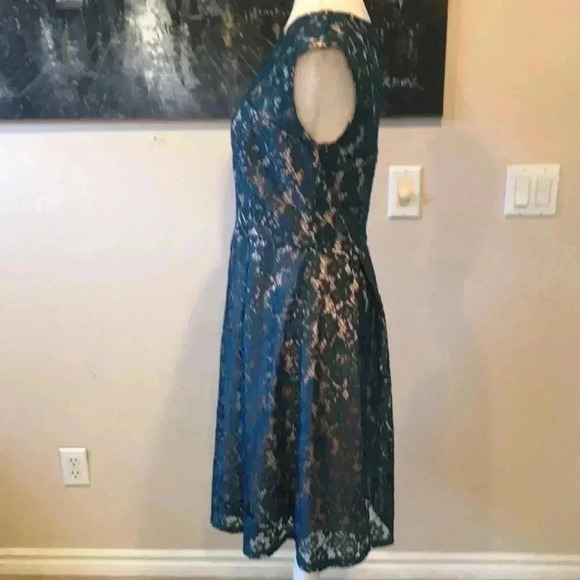 NWT Sandra Darren Green Sleeveless Classic Lace  Fit Flare w/peephole Back-10 - Picture 4 of 9